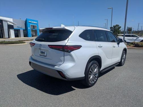 2022 Toyota Highlander Platinum