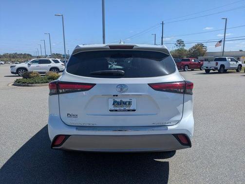 2022 Toyota Highlander Platinum