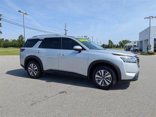 2022 Nissan Pathfinder SL