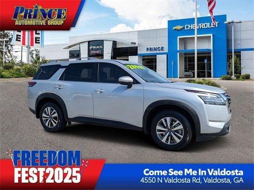 2022 Nissan Pathfinder SL
