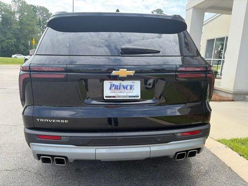 Mosaic Black Metallic 2025 Chevrolet Traverse LT