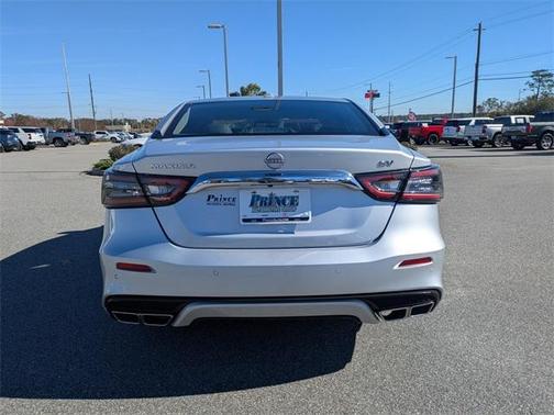 2023 Nissan Maxima SV