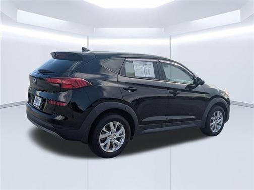 2021 Hyundai TUCSON SE