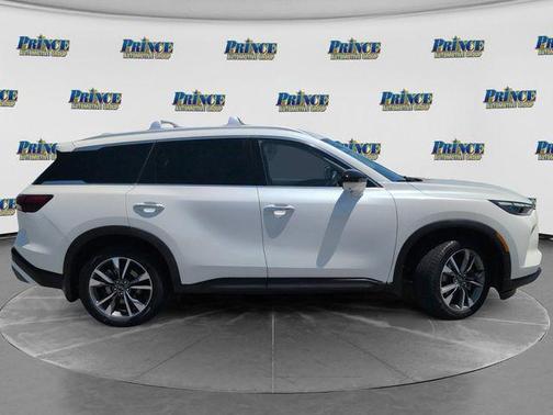 Majestic White 2022 INFINITI QX60 Luxe