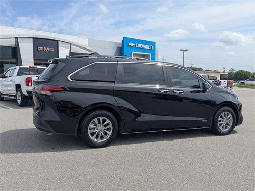 2021 Toyota Sienna XLE