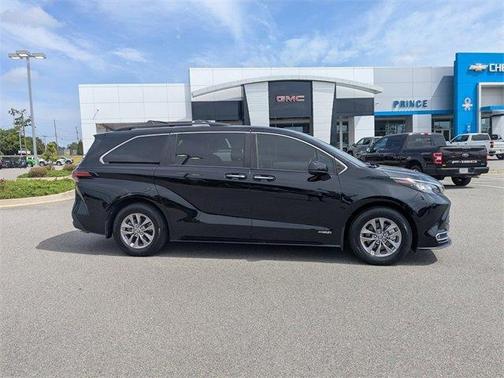 2021 Toyota Sienna XLE