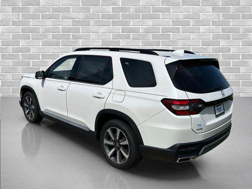 Platinum White Pearl 2023 Honda Pilot AWD Elite