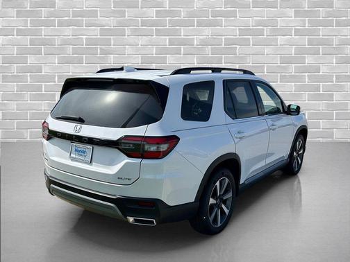 Platinum White Pearl 2023 Honda Pilot AWD Elite