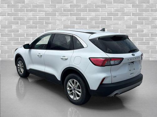 Oxford White 2022 Ford Escape SE