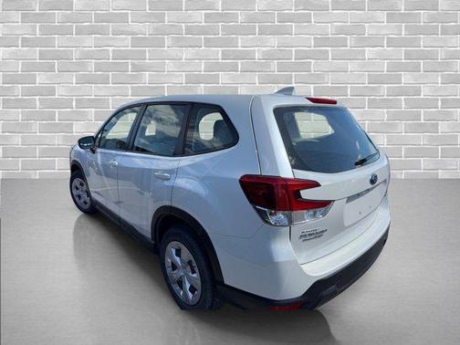 Crystal White Pearl 2022 Subaru Forester Base