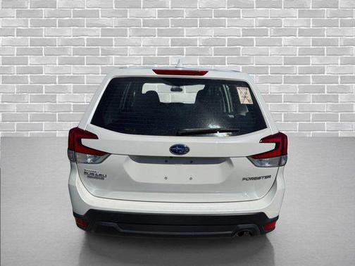 Crystal White Pearl 2022 Subaru Forester Base