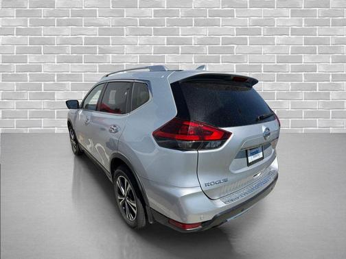 Brilliant Silver Metallic 2019 Nissan Rogue SV