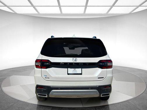 2023 Honda Pilot Touring 8-Passenger