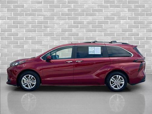 2025 Toyota Sienna XLE