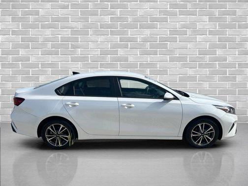 Snow White Pearl 2023 Kia Forte LXS