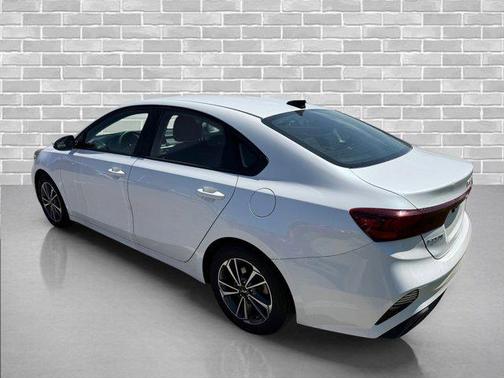 Snow White Pearl 2023 Kia Forte LXS