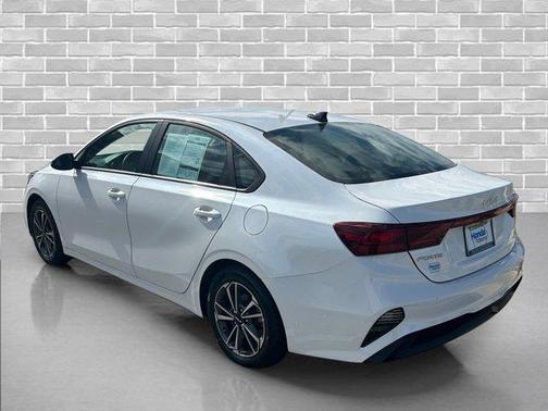 Snow White Pearl 2023 Kia Forte LXS