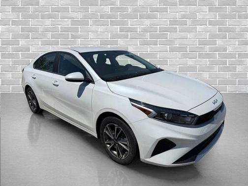 Snow White Pearl 2023 Kia Forte LXS