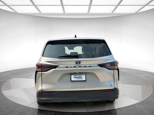 2023 Toyota Sienna LE