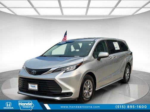 2023 Toyota Sienna LE