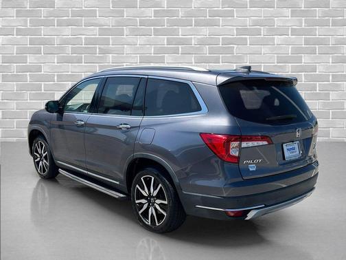 Modern Steel Metallic 2022 Honda Pilot AWD Elite