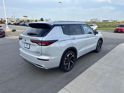 Alloy Silver Metallic 2024 Mitsubishi Outlander PHEV SEL