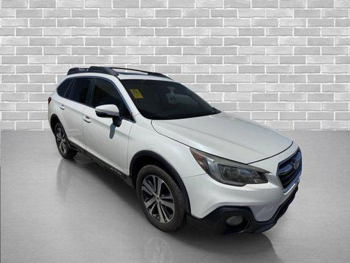 Crystal White Pearl 2018 Subaru Outback 2.5i Limited