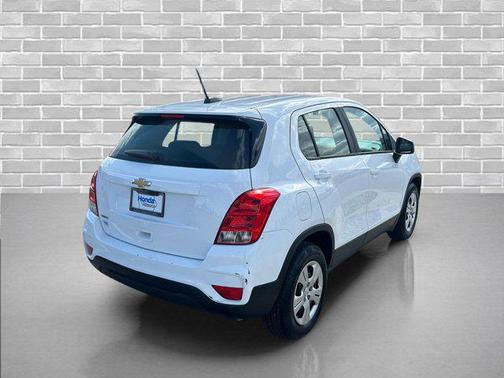 Summit White 2019 Chevrolet Trax LS