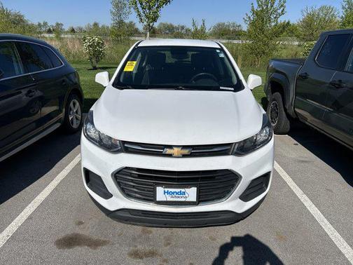 Summit White 2019 Chevrolet Trax LS