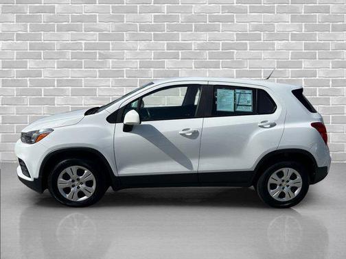 Summit White 2019 Chevrolet Trax LS