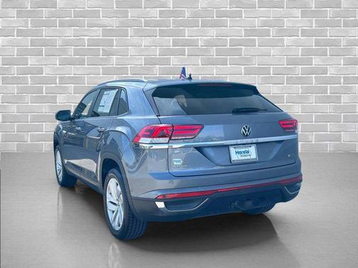 Platinum Gray Metallic 2022 Volkswagen Atlas Cross Sport 3.6L V6 SE w/Technology