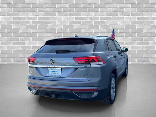 Platinum Gray Metallic 2022 Volkswagen Atlas Cross Sport 3.6L V6 SE w/Technology