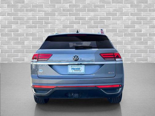 Platinum Gray Metallic 2022 Volkswagen Atlas Cross Sport 3.6L V6 SE w/Technology