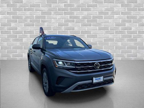 Platinum Gray Metallic 2022 Volkswagen Atlas Cross Sport 3.6L V6 SE w/Technology
