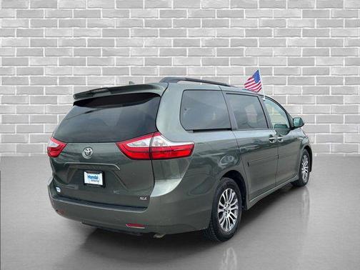 2018 Toyota Sienna XLE