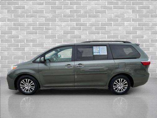 2018 Toyota Sienna XLE