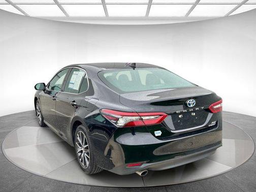 2021 Toyota Camry Hybrid XLE