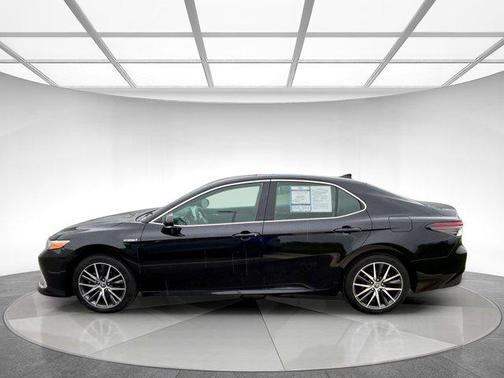 2021 Toyota Camry Hybrid XLE