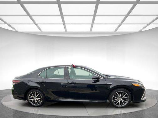2021 Toyota Camry Hybrid XLE