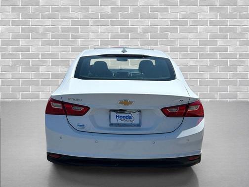 Summit White 2024 Chevrolet Malibu FWD 1LT