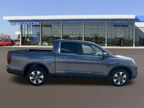 Modern Steel Metallic 2017 Honda Ridgeline RTL