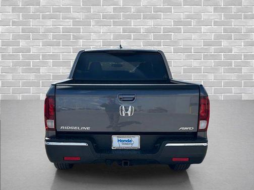 Modern Steel Metallic 2017 Honda Ridgeline RTL