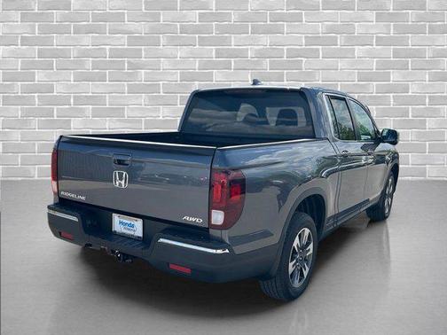 Modern Steel Metallic 2017 Honda Ridgeline RTL