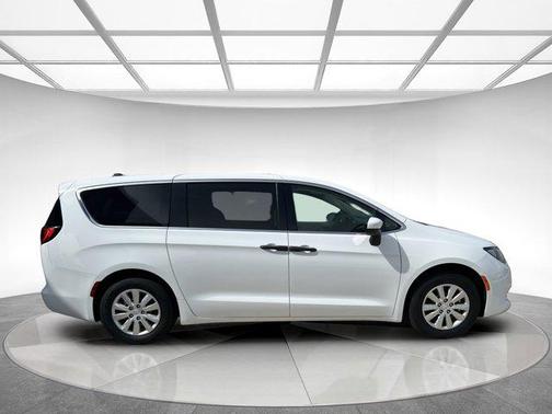2020 Chrysler Voyager L