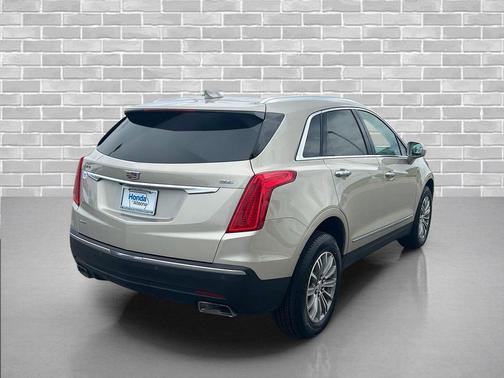 Silver Coast Metallic 2017 Cadillac XT5 Luxury