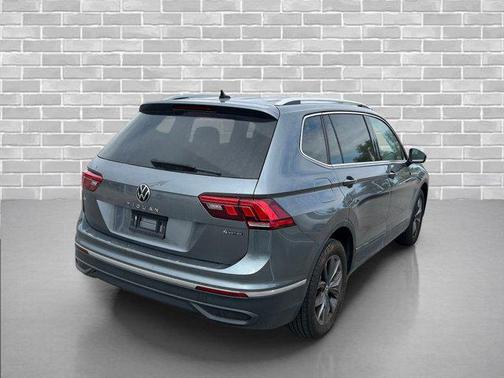 Platinum Gray Metallic 2022 Volkswagen Tiguan 2.0T SE 4MOTION