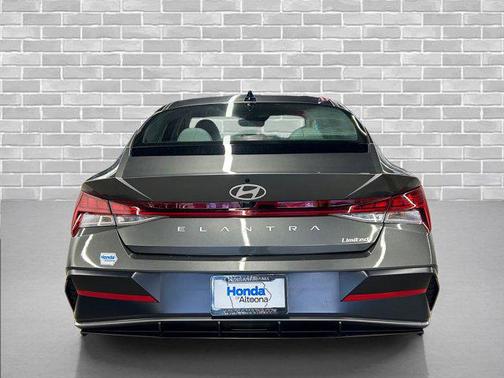 2025 Hyundai ELANTRA Limited