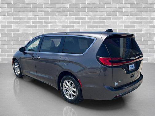 Granite Crystal Metallic Clearcoat 2023 Chrysler Pacifica Touring L