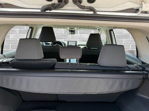 Ice Cap 2025 Toyota RAV4 XLE