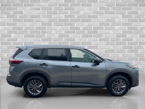 Gun Metallic 2024 Nissan Rogue S